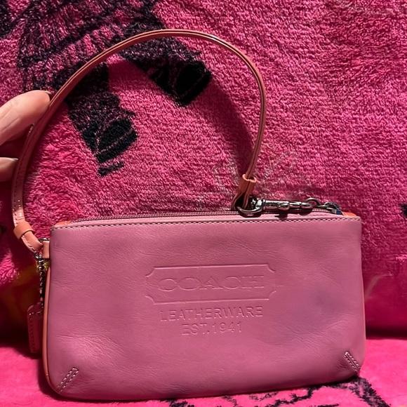 Coach Handbags - Coach wristlet